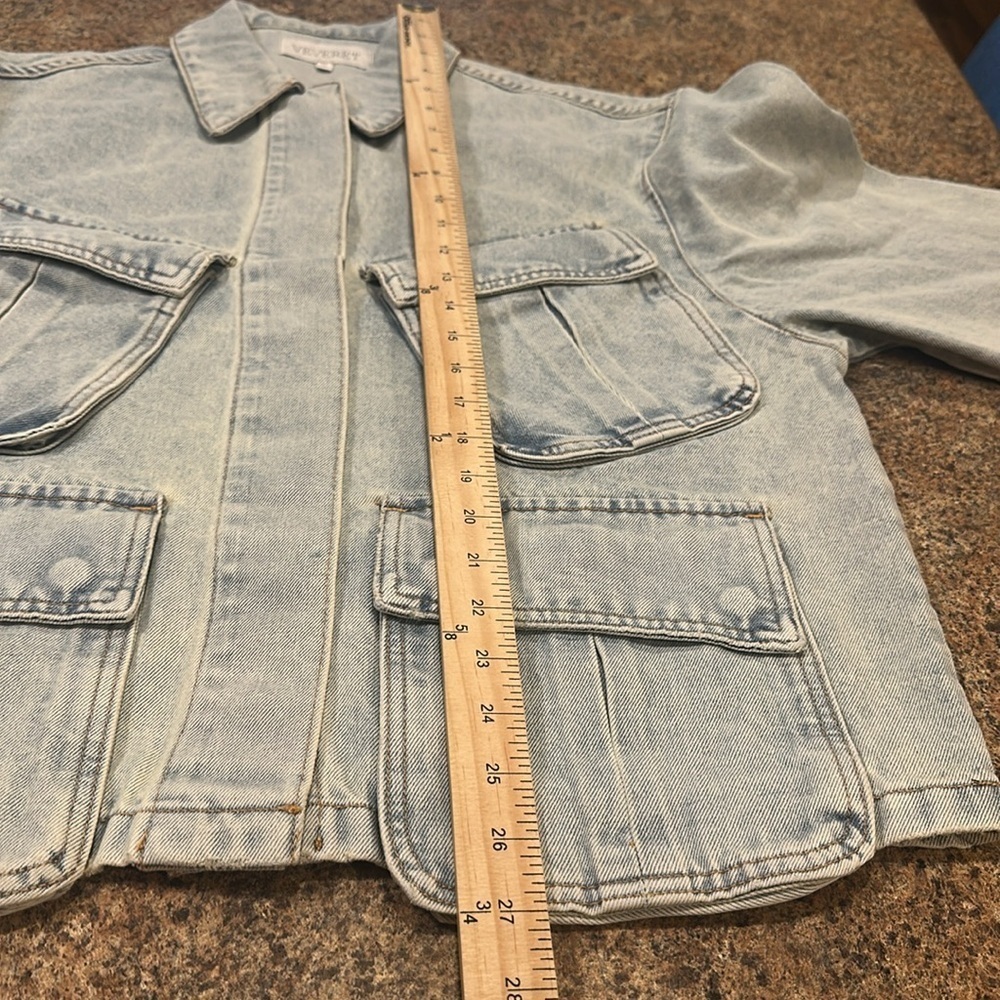Veveret Denim Utility Jean Jacket Size Medium Light Wash Oversized Cargo Pockets - Picture 14 of 15